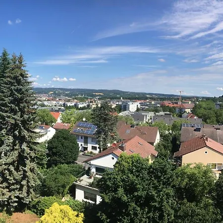 Mit Panoramablick Ueber *